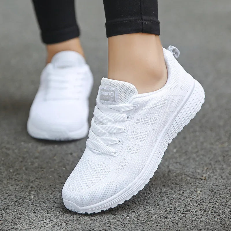 Mulheres Sapatos Casuais Moda Caminhada Respirável Malha Sapatos Planos Sneakers Mulheres 2021 Ginásio Vulcanizado Sapatos Branco Calçado Feminino